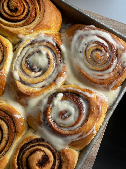Cinnamon rolls box